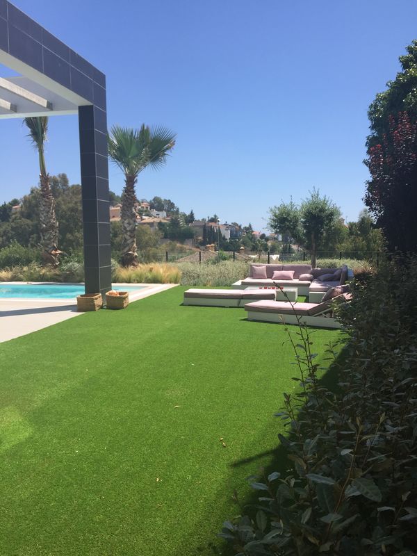 Césped Villa Mai